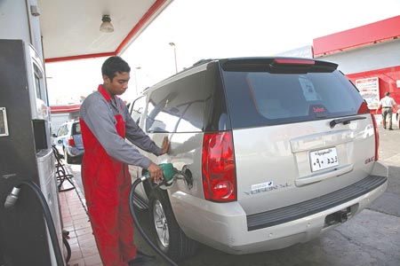 السعودية قد ترفع أسعار البنزين 30% من يوليو