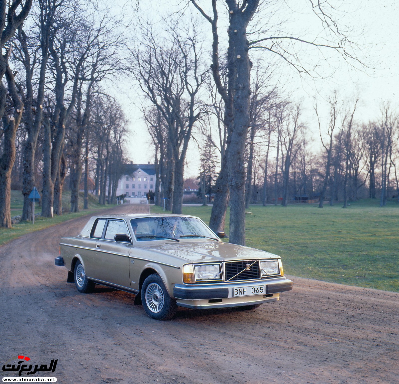 ذكرى مرور أربعين عام على طرح "فولفو" 262C الكوبيه Volvo 31