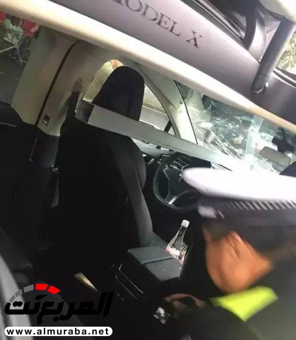 موظف بمغسلة سيارات يحطم "تيسلا موديل X" المملوكة لأحد العملاء بالصين 28