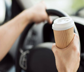 كيف تزيل بقع القهوة والشاي عن مقاعد سيارتك؟