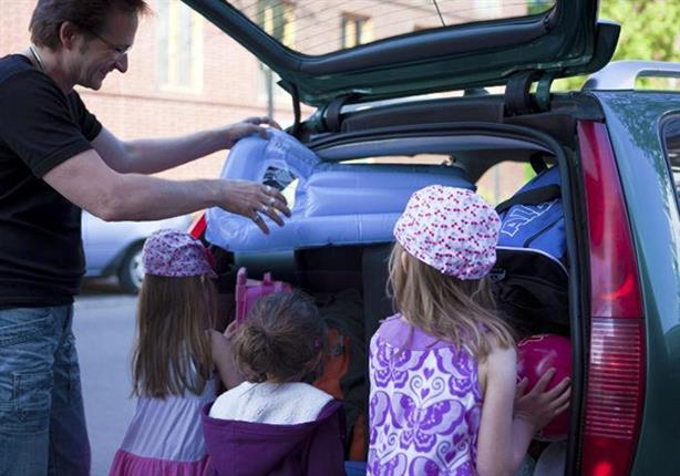 إرشادات مهمة عند اصطحاب الأطفال في السيارة خلال  السفر