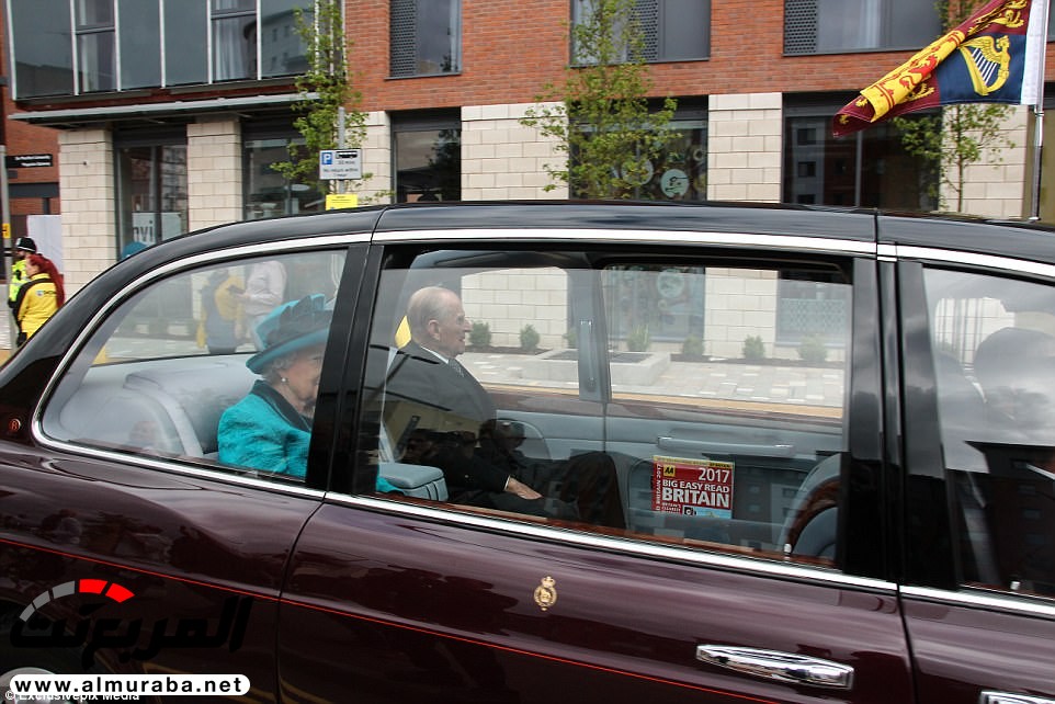 ملكة بريطانيا تقود جاكوار بنفسها وهي تبلغ من العمر 91 عامًا! 5