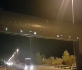 “فيديو” شاهد رصد العديد من كاميرات ساهر الموجودة فوق أحد الطرق السريعة