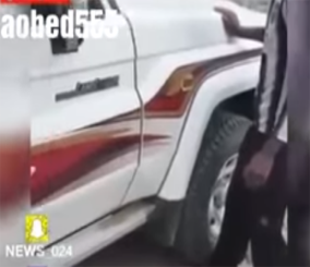 "فيديو" شاهد شباب يتحدون عامل على مبلغ مالي بشرط أن تسير السيارة على قدمه! 1