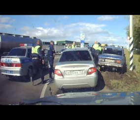 “فيديو” شاهد مطاردة سائق تنتهي بحادث تصادم في روسيا