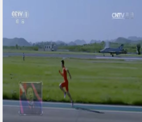 “فيديو” شاهد عدّاء ياباني يتفوق على طائرة حربية في السرعة