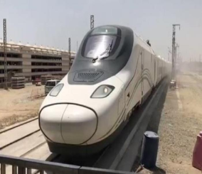 وصول قطار الحرمين السريع إلى محطة محافظة جدة لأول مرة