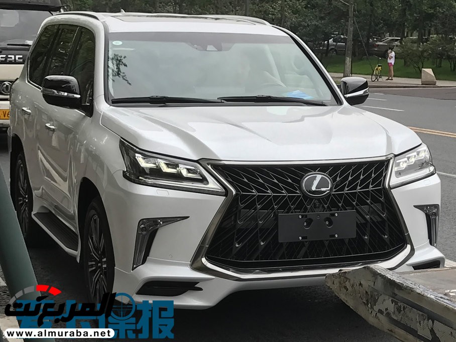لكزس LX 570 2018 الإصدار الرياضي TRD يدشن نفسه في أحد معارض سيارات الصين 23