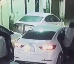 “فيديو” شرطة منطقة الرياض تقبض على لصوص سيارات ظهروا بهذا المقطع