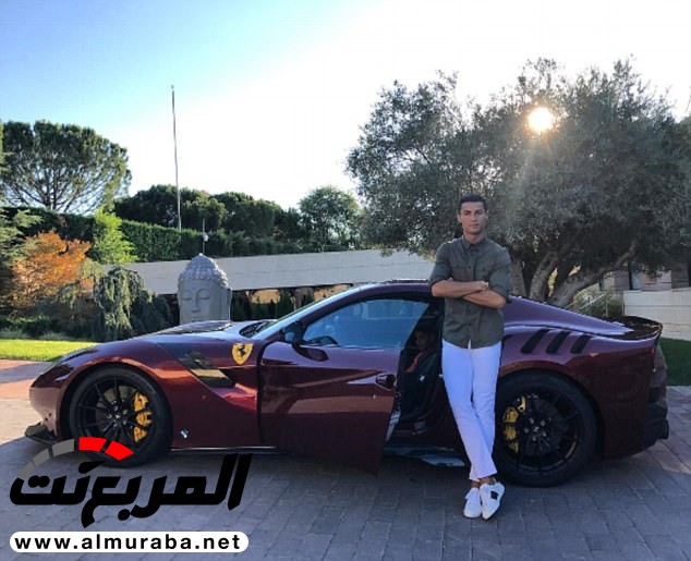 كريستيانو رونالدو يستعرض سيارته الفيراري F12 الجديدة 5