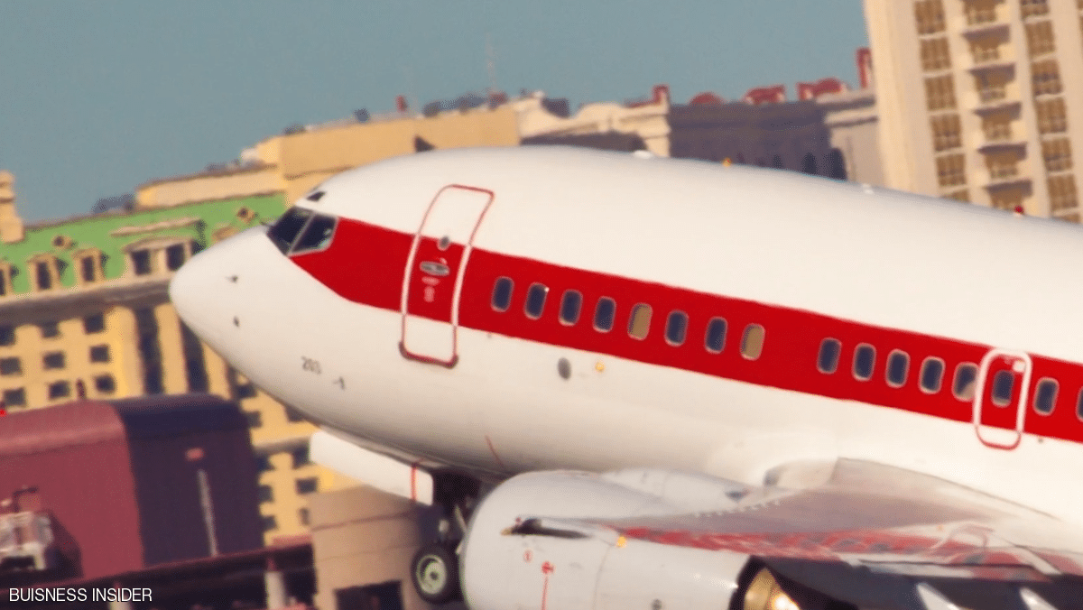 ما سر طائرات الخط الأحمر في أميركا؟