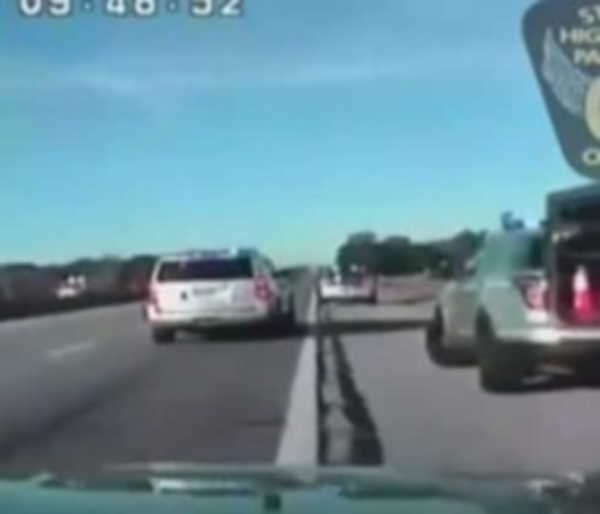 "فيديو" شاهد مطاردة مثيرة بين الشرطة الأمريكية وطفل سرق سيارة 1