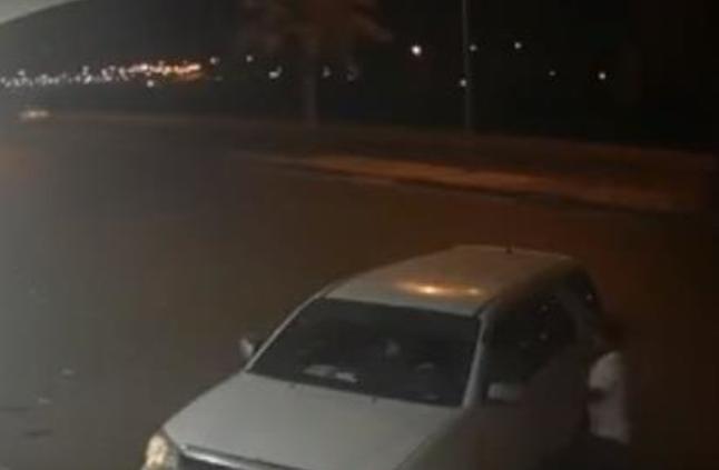 “بالفيديو” شاهد لحظة سرقة سيارة من أمام محل تجاري في جازان