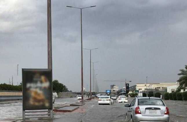 إيقاف “ساهر” مؤقتا في جدة بسبب الأمطار ورجال المرور يباشرون ميدانيا