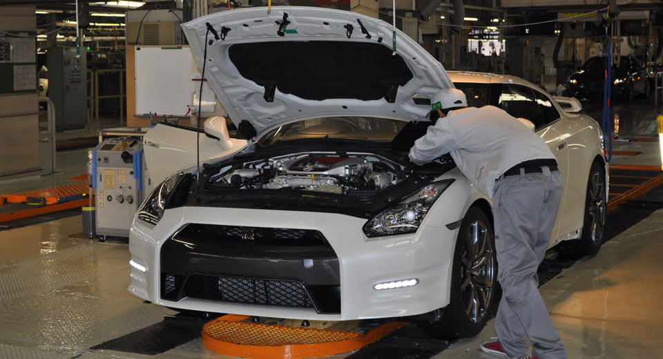 نيسان تعاود إنتاج سياراتها في اليابان بعد توقف استمر 3 أسابيع