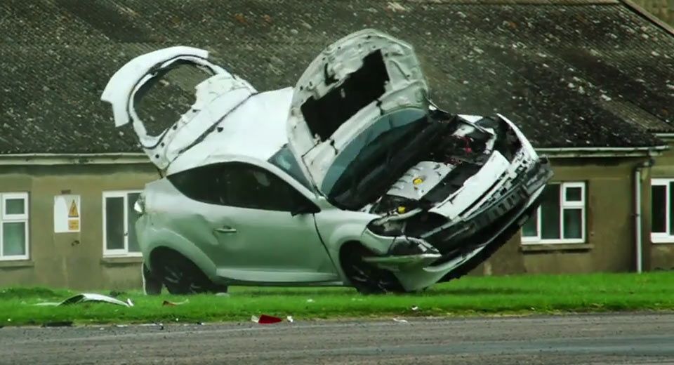 “فيديو” ذا جراند تور يسعى لتوظيف سائق يبرع في تدمير السيارات