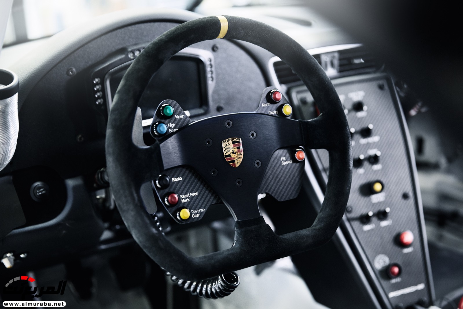 يوسين بولت يختبر بورش 911 GT3 على مضمار للسباق 6
