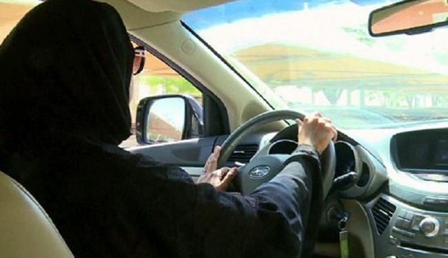 “المرور”: إعلان توصيات اللجنة الثلاثية حول قيادة المرأة للسيارة خلال أيام