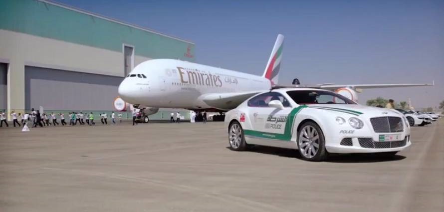 “فيديو” شاهد شرطة دبي تسحب طائرة عملاقة وتدخل جينيس للأرقام القياسية