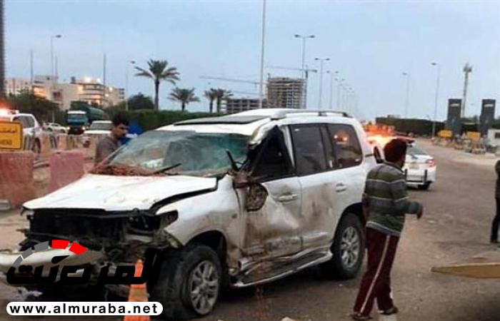 انقلاب مركبة أمام بوابات الرسوم يسبب تكدساً للسيارات بجسر الملك فهد 3