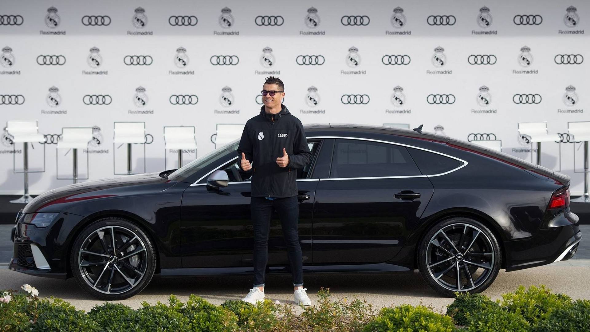 لاعبو ريال مدريد يستلمون سيارات أودي الجديدة “فيديو وصور”