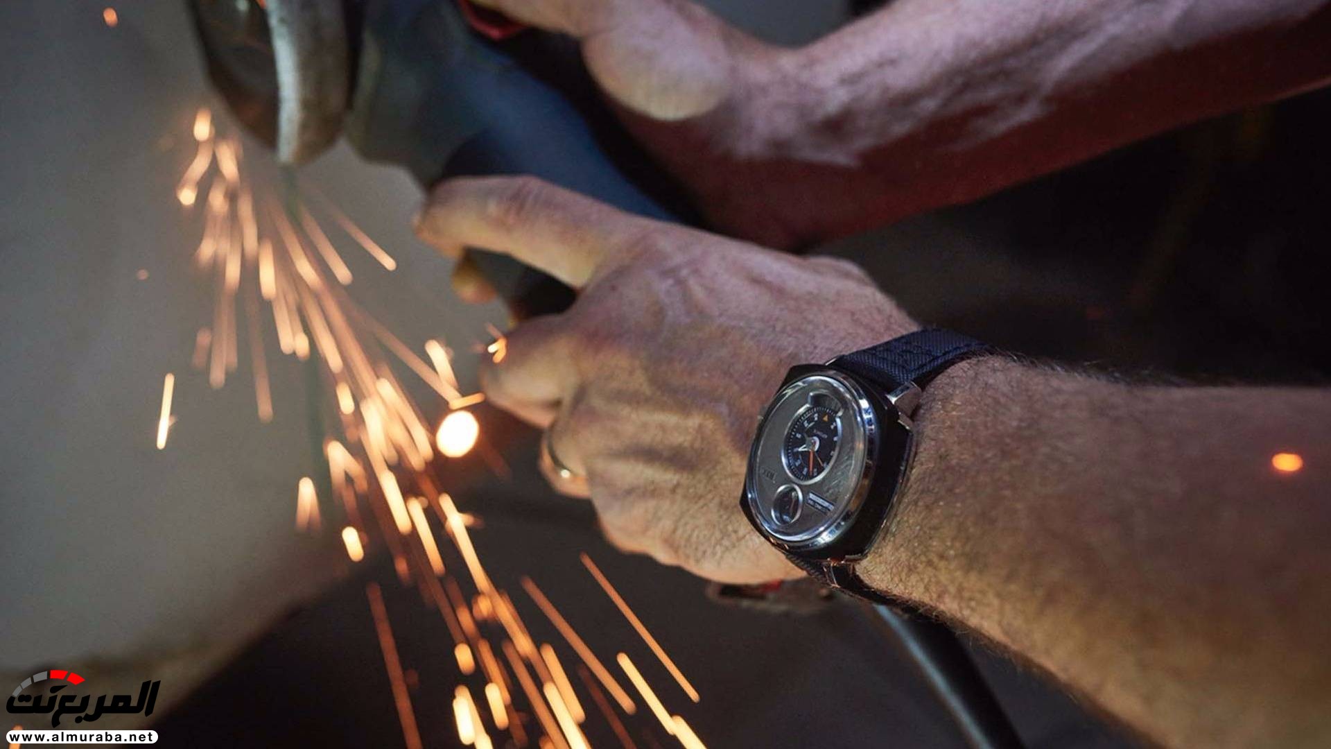 شركة تصنع ساعات يد من قطع سيارات موستانج كلاسيكية 40