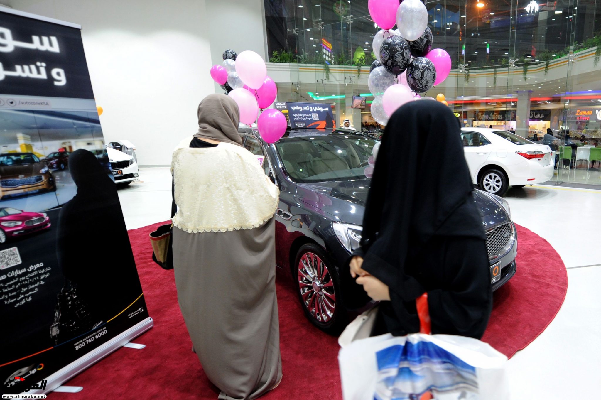افتتاح أول معرض للسيارات مخصص للنساء في السعودية 1