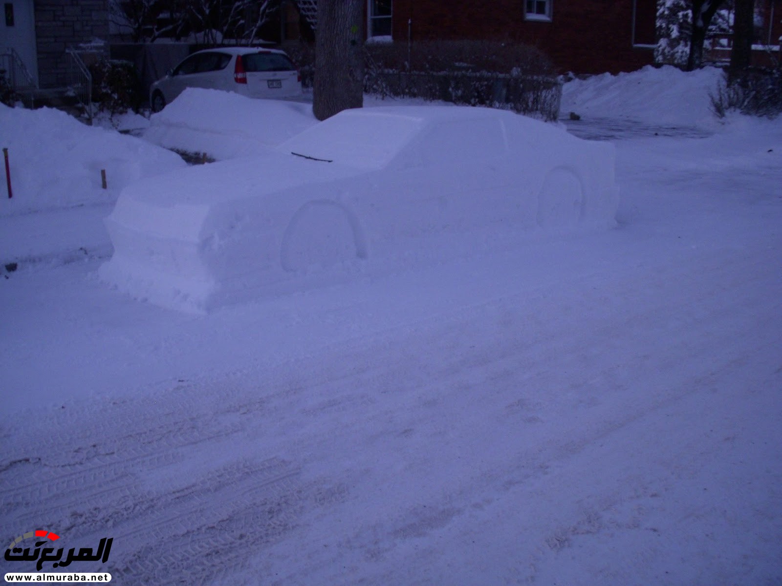 "بالصور" شرطي كندي يخالف سيارة مزيفة "مصنوعة من الثلج" 12