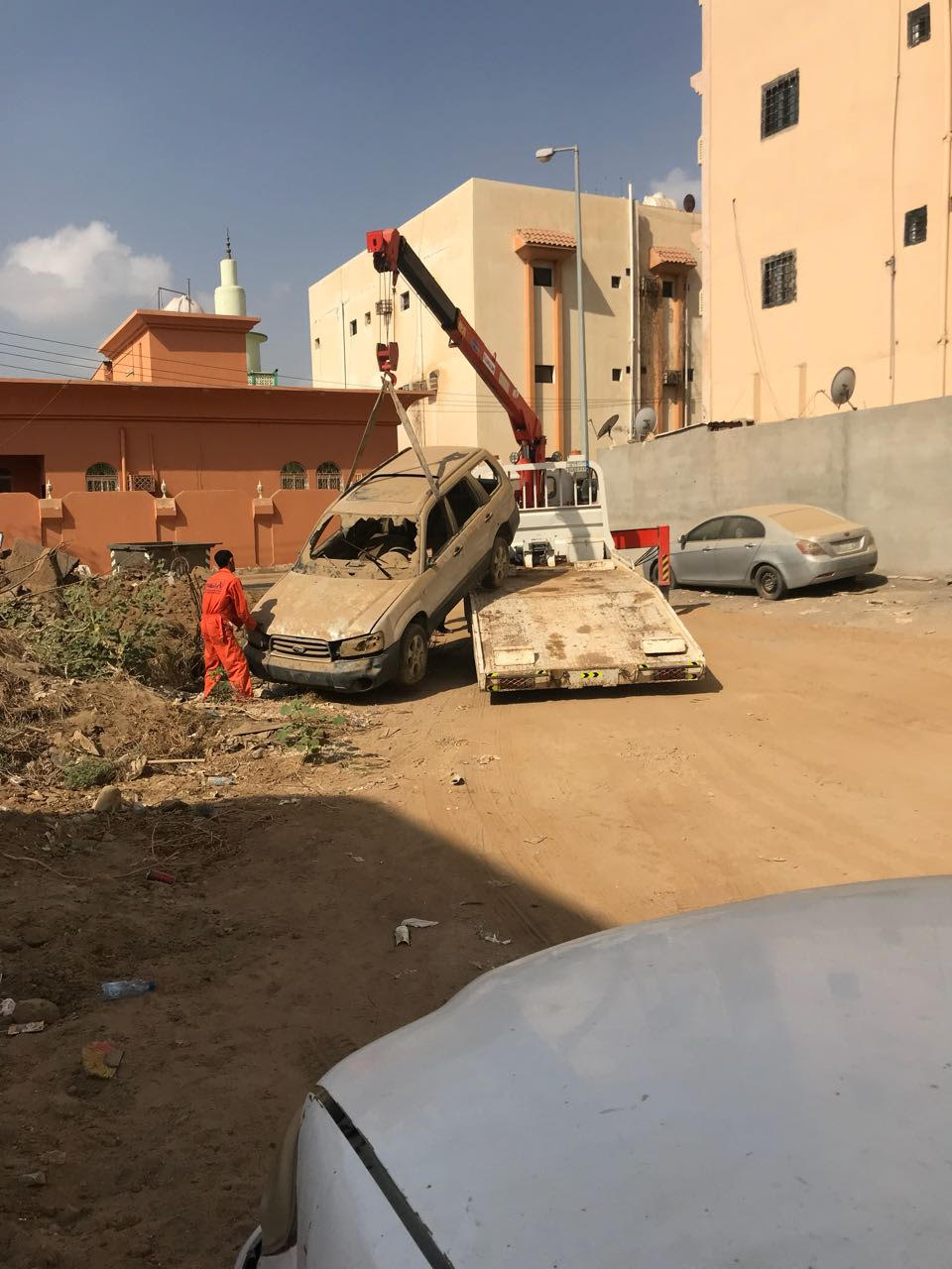 إزالة 93 سيارة تالفة من شوارع أبوعريش في جازان
