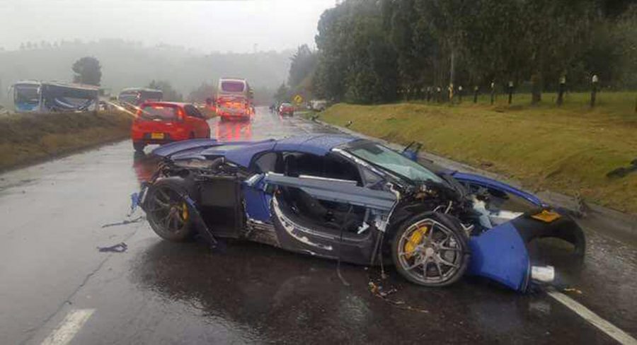 “بالفيديو والصور” مكلارين 650S ومرسيدس GT S AMG وبورش بوكستر يتحطمون بحادث في كولومبيا