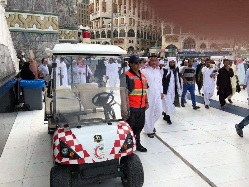 الهلال الأحمر السعودي يدشن عربات “قولف” لنقل المرضى والمصابين من ساحات الحرم المكي 1