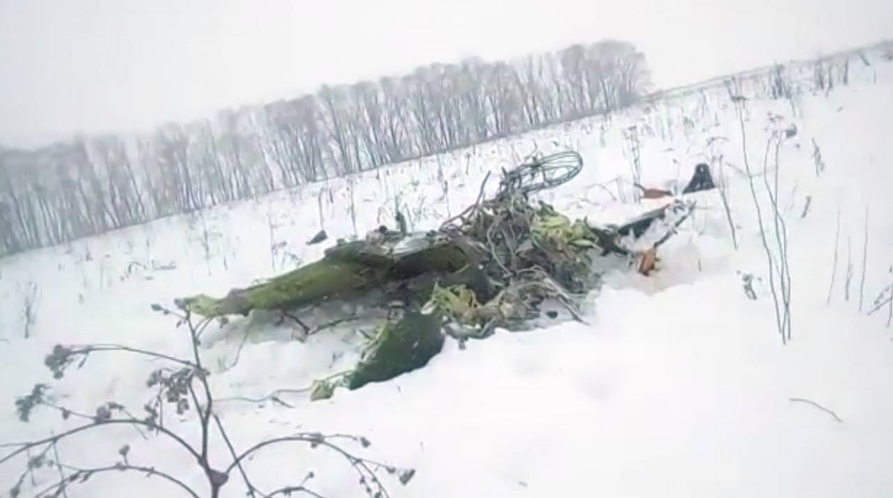 "بالفيديو" تحطم طائرة روسية مدنية تقل 71 شخصا قرب موسكو 1