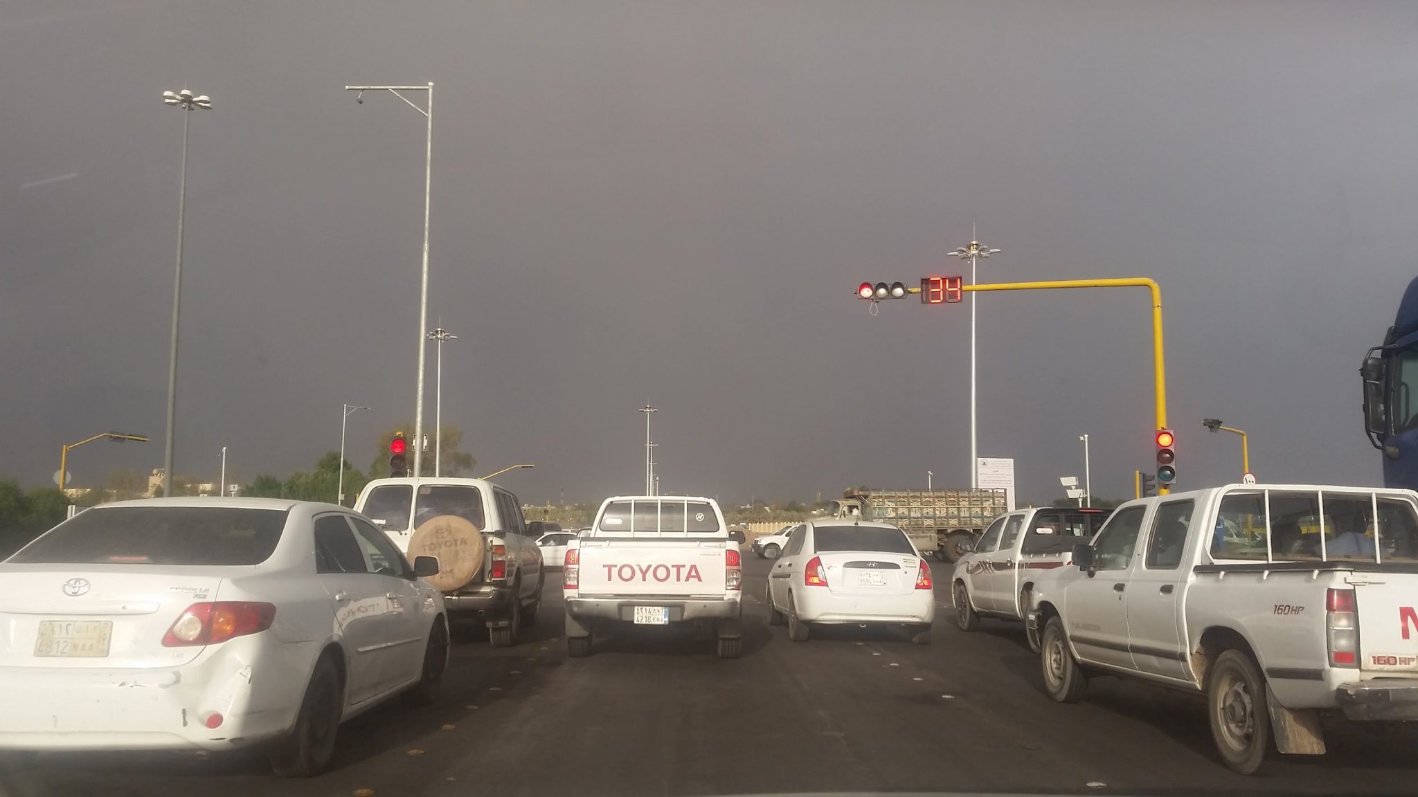خيارين أمام المتضررين سياراتهم بسبب الأمطار والبرد في المدينة المنورة