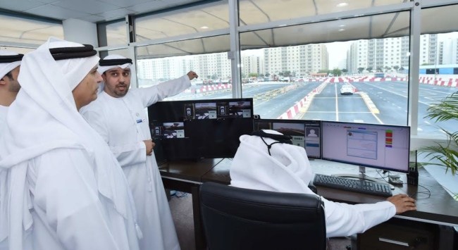 هيئة الطرق بدبي تدشن الساحة الذكية لفحص السائقين بمركز دبي لتعليم قيادة السيارات 2