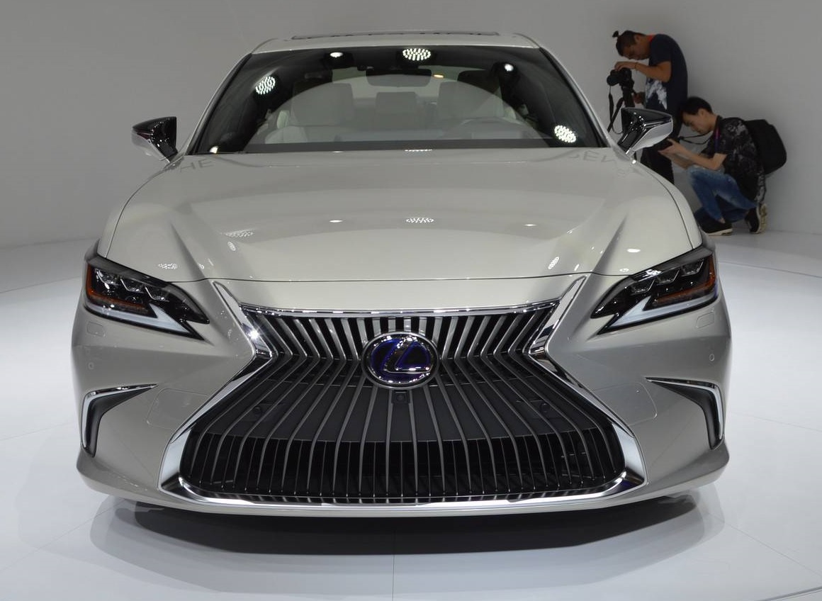 لكزس اي اس 2019 الشكل الجديد الجيل السابع تدشن نفسها رسمياً Lexus ES