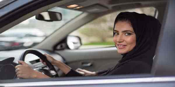 رسوم تعليم قيادة السيارة للمرأة في المملكة تعادل 6 أضعاف الرجال 3
