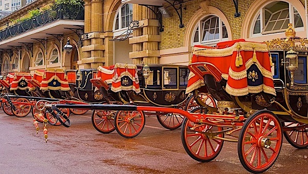 "بالصور" قصة سيارات الزفاف الملكي في بريطانيا على مدار 300 عام 8