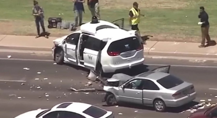 سيارة جوجل ذاتية القيادة تتورط في حادث بولاية أريزونا الأمريكية 1