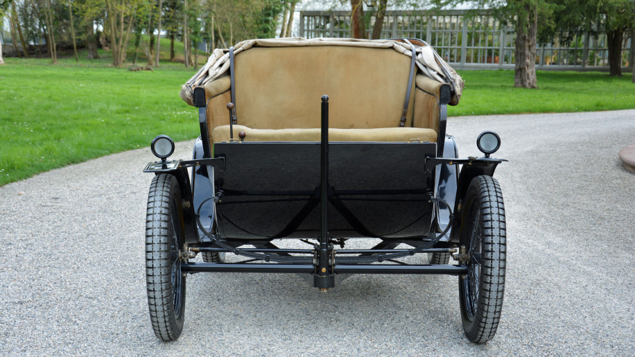 "بالصور" قصة سيارة بوجاتي موديل 1931 التي كانت قوتها 1 حصان 22
