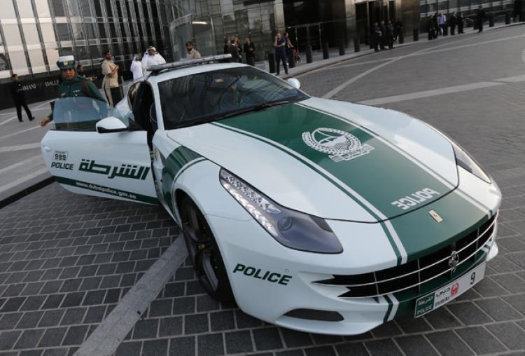 "تقرير" ما الغرض الحقيقي لأسطول شرطة دبي من السوبركارز؟ 24