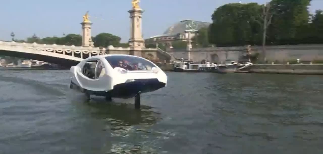 “بالفيديو” باريس تبتكر تاكسي على شكل صحن طائر للنقل البحري
