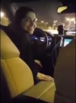 “بالفيديو” ضيف خليجي يتفاجأ بقائدة ليموزين تقله من مطار الرياض