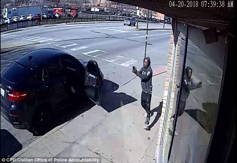 "بالفيديو والصور" لصان حاولا سرقة سيارة ضابط شرطة.. والنتيجة! 4