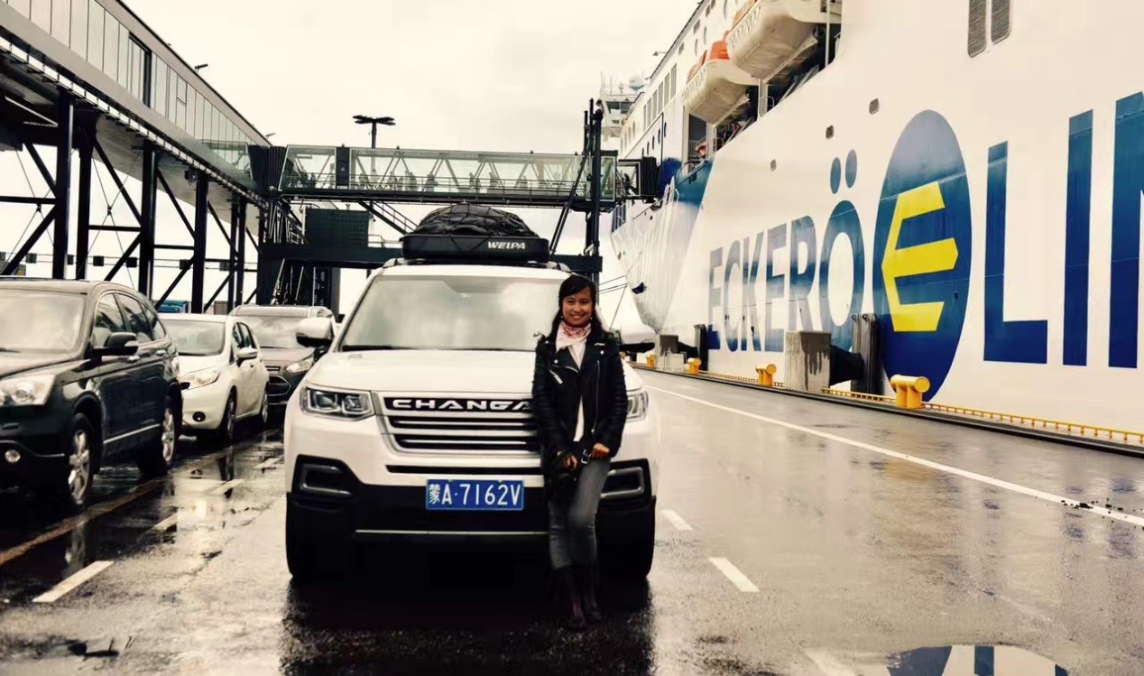 فتاة صينية تزور 45 بلداً براً خلال 315 يوم رفقة سيارة شانجان 41