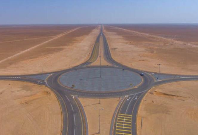 سلطنة عمان تستعد لفتح طريق يربطها بالمملكة ويختصر 800 كلم بين البلدين