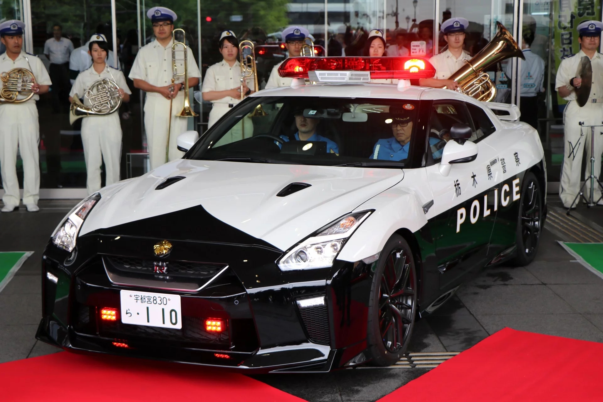 “بالصور” نيسان GT-R تدخل الخدمة رسميا بأسطول الشرطة اليابانية