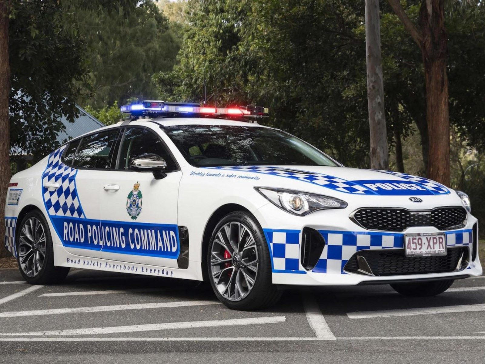 "بالصور" أكثر 10 سيارات شرطة تميزا حول العالم 50