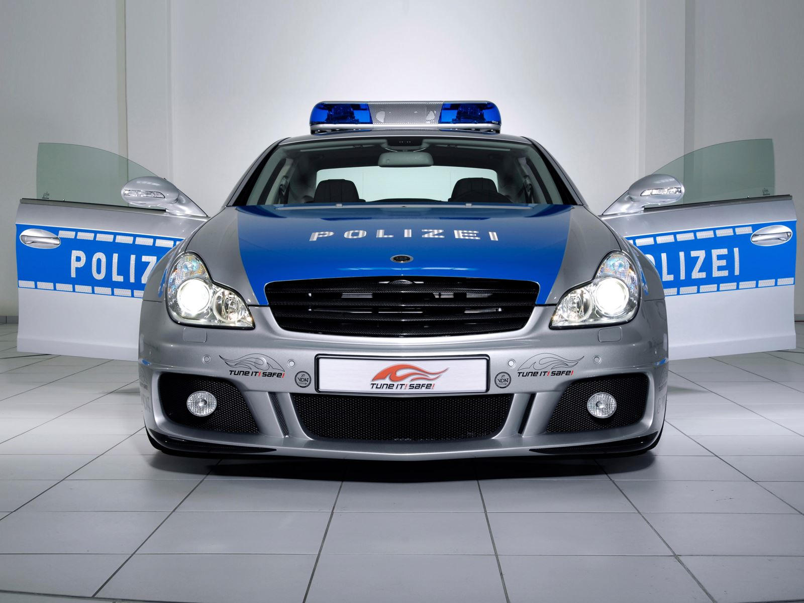 "بالصور" أكثر 10 سيارات شرطة تميزا حول العالم 11