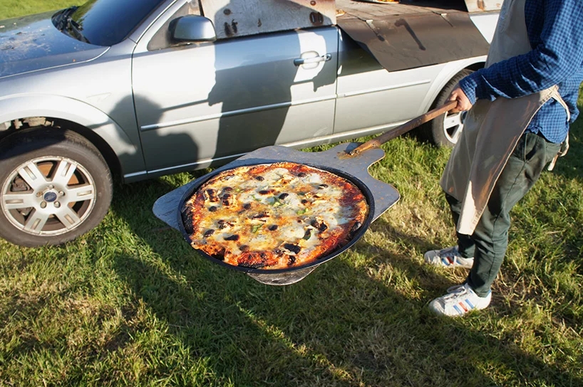 "بالصور" فورد مونديو تتحول إلى فرن بيتزا يعمل بالحطب! 14