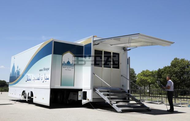 "تقرير" شاهد سيارة المسجد المتنقل الذي طورته اليابان للترحيب بالمسلمين في أولمبياد 2020 2